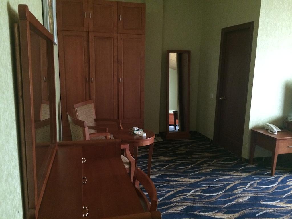 Nairi Hotel Dzjermoek Buitenkant foto
