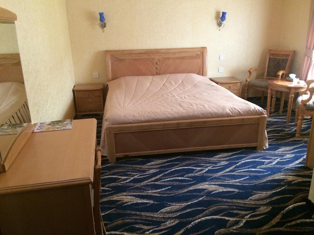 Nairi Hotel Dzjermoek Buitenkant foto