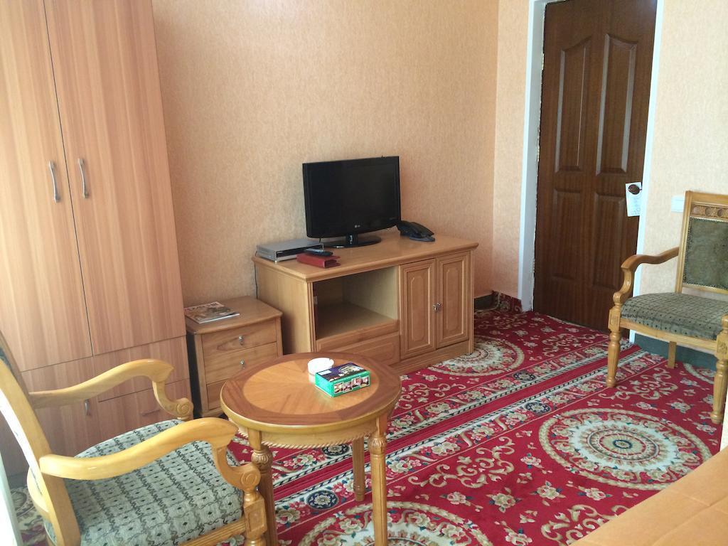 Nairi Hotel Dzjermoek Buitenkant foto