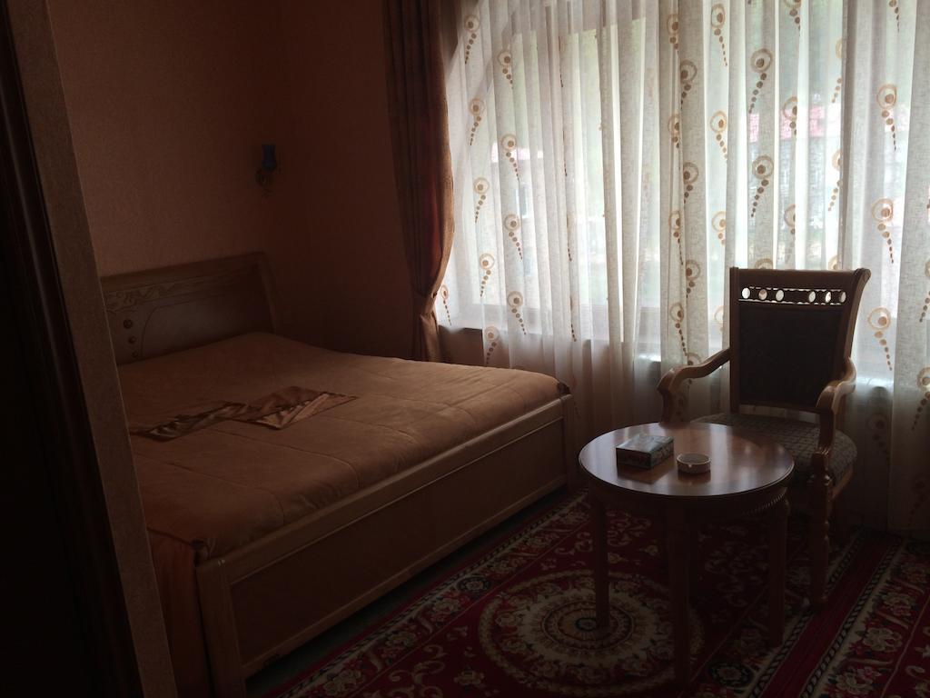 Nairi Hotel Dzjermoek Buitenkant foto