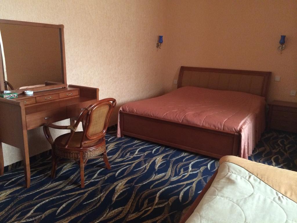 Nairi Hotel Dzjermoek Buitenkant foto