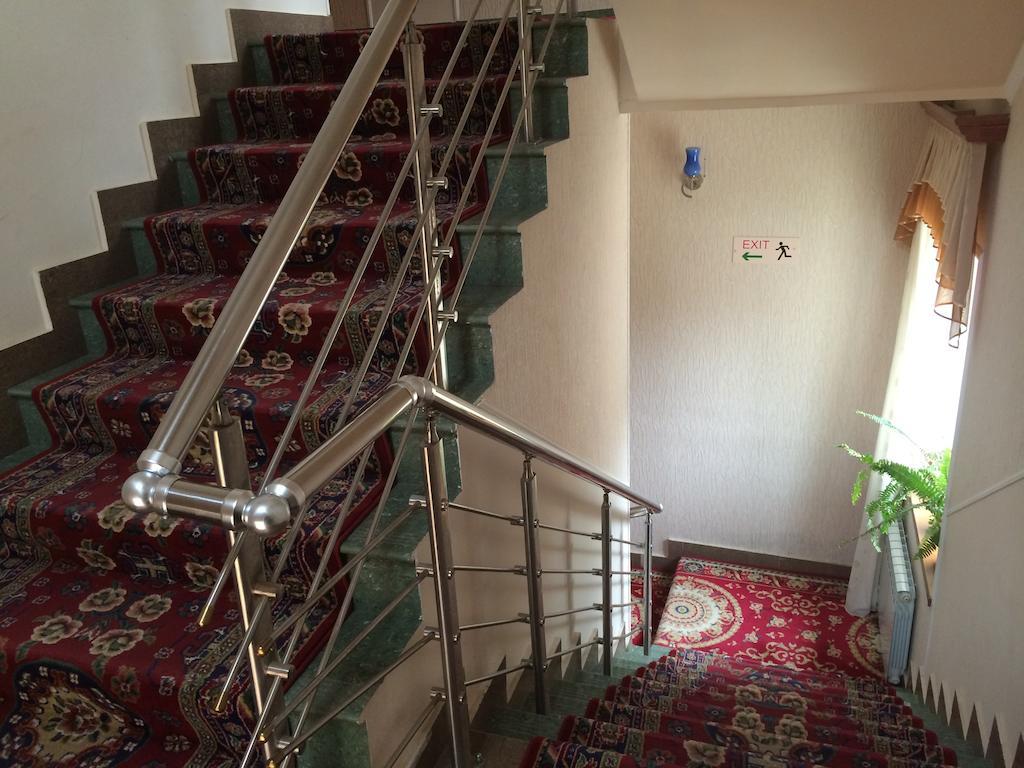 Nairi Hotel Dzjermoek Buitenkant foto