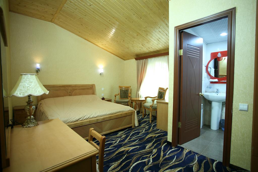 Nairi Hotel Dzjermoek Buitenkant foto