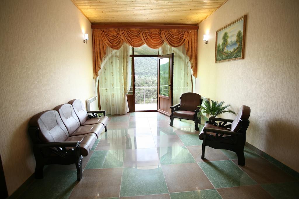 Nairi Hotel Dzjermoek Buitenkant foto