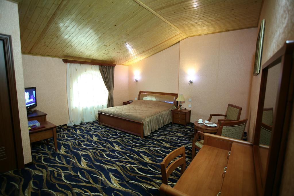 Nairi Hotel Dzjermoek Buitenkant foto