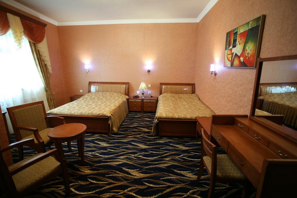 Nairi Hotel Dzjermoek Buitenkant foto