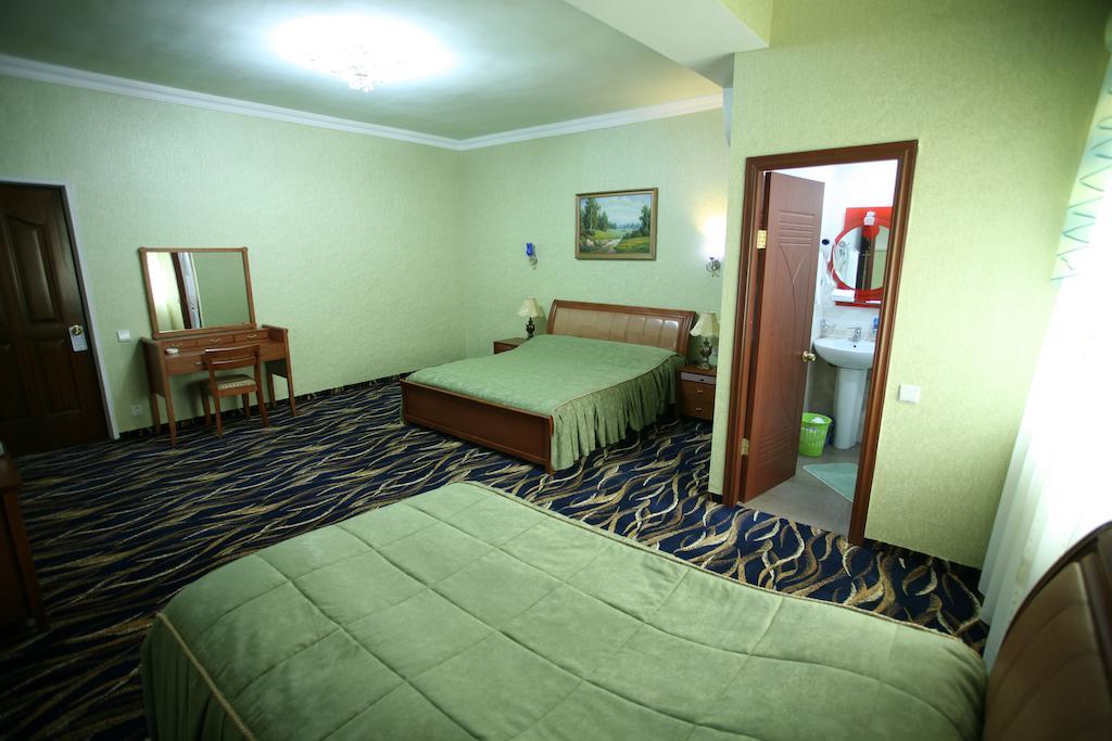 Nairi Hotel Dzjermoek Buitenkant foto